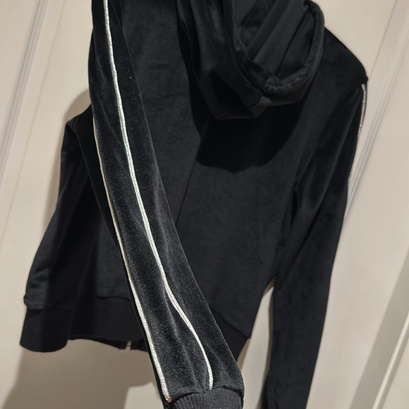 Nwot. Guess sweatshirt jacket - Picture 3 of 8